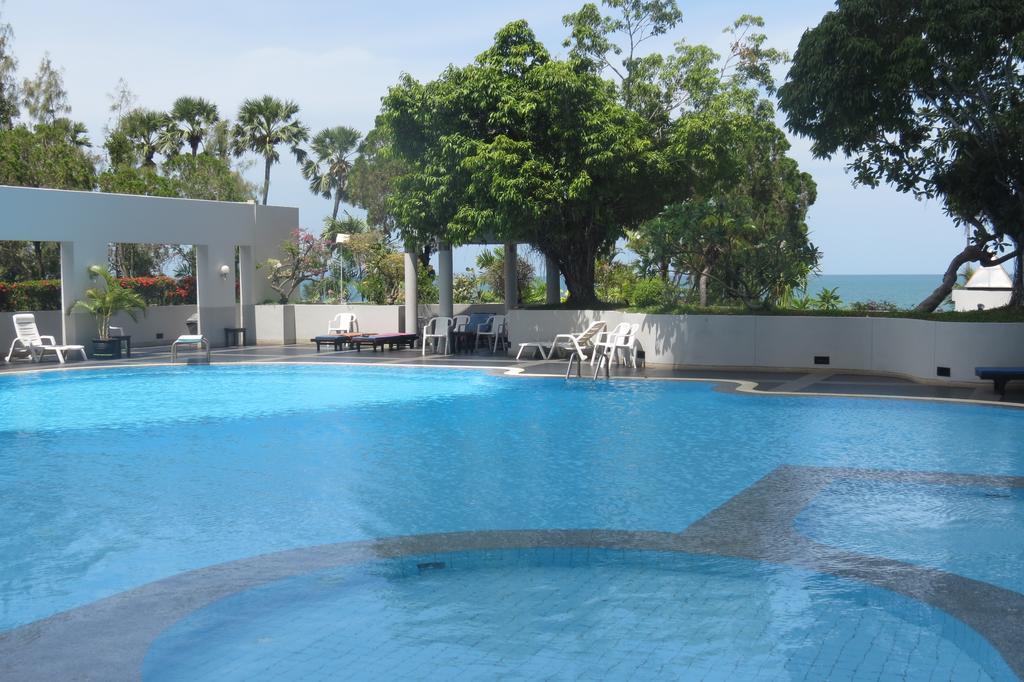 Jomtien Plaza Suite Apartments Экстерьер фото